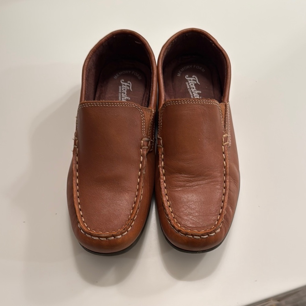 Florsheim kids shoes size 4. Lightly used condition.